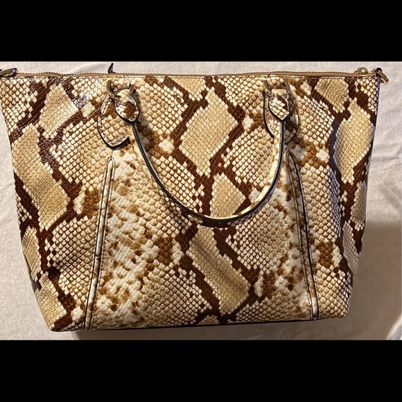 Beautiful large Michael Kors python print satchel with adjustable strap - Picture 3 of 8